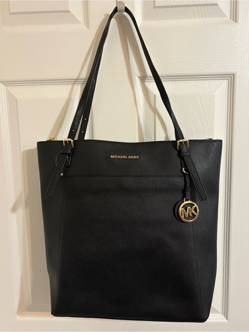 MICHAEL KORS Voyager Large Saffiano Leather Tote Bag, Black & Gold Hardware NWOT